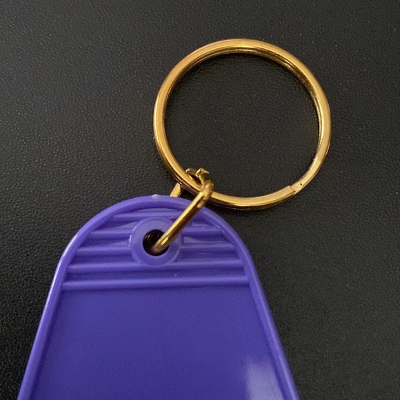 Ice Coffee Motel Keychain - Picture 3 of 4